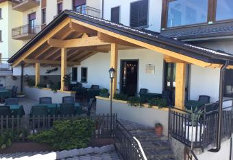 Albergo Canella has Balcony rooms