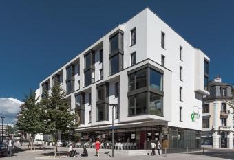 Base Nyon allows 18 year olds to book a room