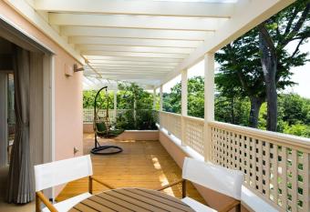 Koyaru-no-sato Doggys Island has rooms with a private hot tub