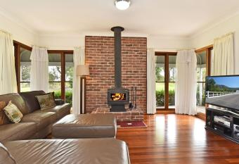 La Sila Homestead on Marrowbone has rooms with a private hot tub