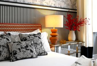 Casinha dos Sapateiros allows 18 year olds to book a room