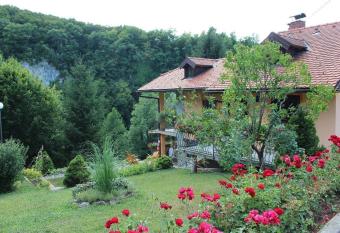 Holiday Home Jakovci has Balcony rooms