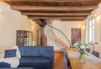 Antiche Mura Como by Rent All Como allows 18 year olds to book a room