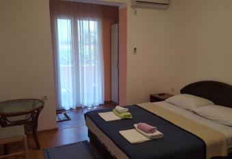 Sobe Jana has Balcony rooms