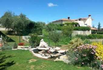 Koper Apartment has rooms with a private hot tub