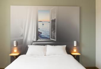 B&B HOTEL Marseille A  roport Saint-Victoret allows 18 year olds to book a room