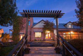 Hanford House has Balcony rooms