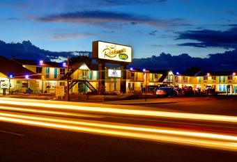 Roadrunner Lodge Motel allows 18 year olds to book a room