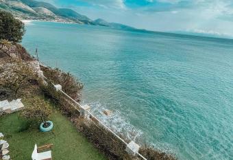 Villa Lori has Balcony rooms