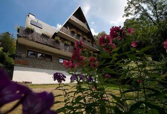 Willa Karolinka Str    a has Balcony rooms