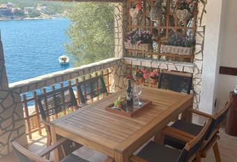 Holiday Home Jelena has Balcony rooms