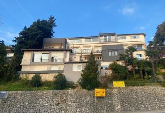 Apartments Diana has Smoking/Balcony rooms