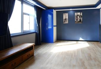 Noblesse Hotel allows 18 year olds to book a room