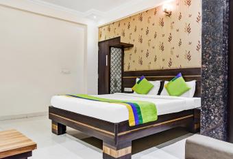 Treebo Trend Royal Sun Palace MP Nagar Zone 2 allows 18 year olds to book a room
