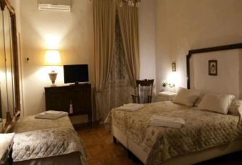 Camere D Epoca Siena has Balcony rooms