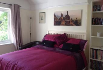 Shepperton Guesthouse allows 18 year olds to book a room