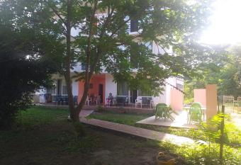 Lily Pearls Inn allows 18 year olds to book a room