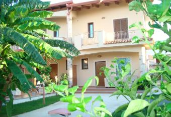 Guest House Mare e Luna has Balcony rooms