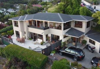 Harbour Lodge has Balcony rooms