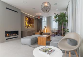 Fairhotel allows 18 year olds to book a room