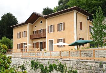 La Villa degli Orti has Balcony rooms
