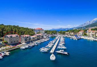 Apartments Beso has Balcony rooms