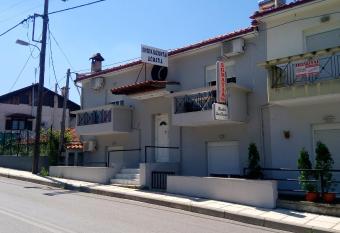 Skordas Comfy Rent Rooms allows 18 year olds to book a room