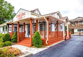 Cedar Lodge Motel has Balcony rooms