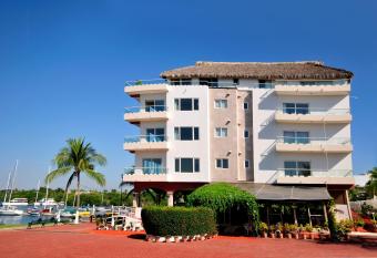 Marina Banderas Suites Hotel Boutique allows 18 year olds to book a room