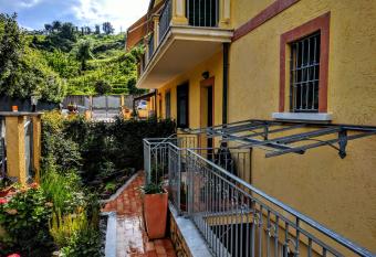 Sally s B&B has Balcony rooms