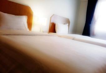 Marine Bay Hotel allows 18 year olds to book a room