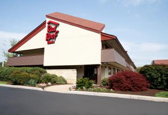 Red Roof Inn Parkersburg allows 18 year olds to book a room