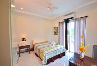 Villa de Sierra Vista Bay and Mountain View Inn has Balcony rooms