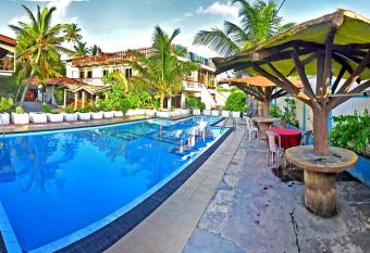 Deutsch Lanka Hotel has Balcony rooms