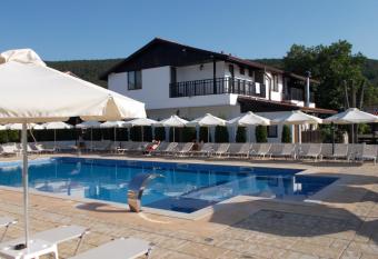 Guest House Bukor Shtepi has Balcony rooms