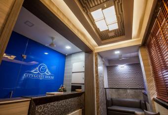 City Guest House - Dadar allows 18 year olds to book a room