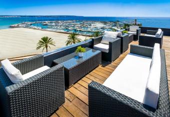 Nautic Hotel & Spa allows 18 year olds to book a room