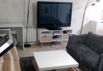 La Maison Du Monde allows 18 year olds to book a room