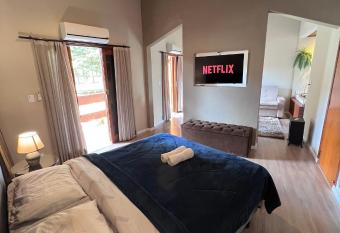 Pousada Hinckel has rooms with a private hot tub