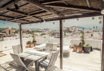 Misiana allows 18 year olds to book a room