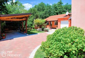 Garden House has Balcony rooms
