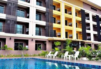 B Space Residence has Balcony rooms