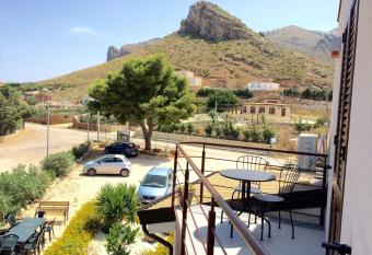 Addisa Locazione Breve allows 18 year olds to book a room