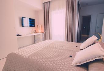 Siracusa Luxury Apartment has Balcony rooms