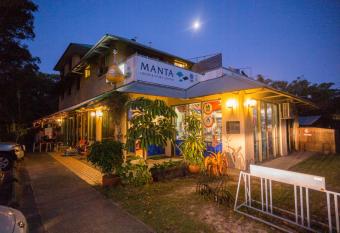 Manta Lodge YHA & Scuba Centre allows 18 year olds to book a room