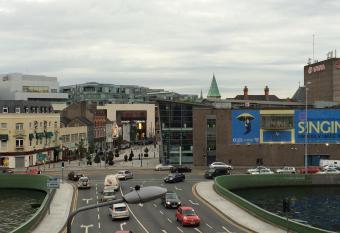 39 Camden Wharf has Balcony rooms