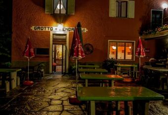 Grotto Zendralli has Balcony rooms