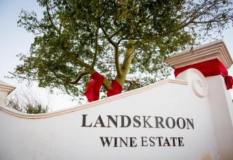 Landskroon Cottage has Balcony rooms