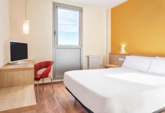 Hotel 280 Zaragoza allows 18 year olds to book a room