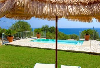 Amoru Bed & Breakfast has Balcony rooms